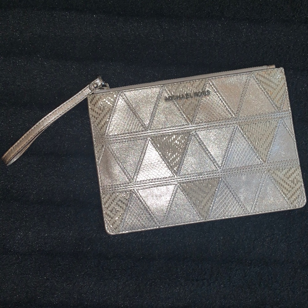 Michael Kors XL Wristlet Clutch Silver Metallic Patchwork w card slots top EUC